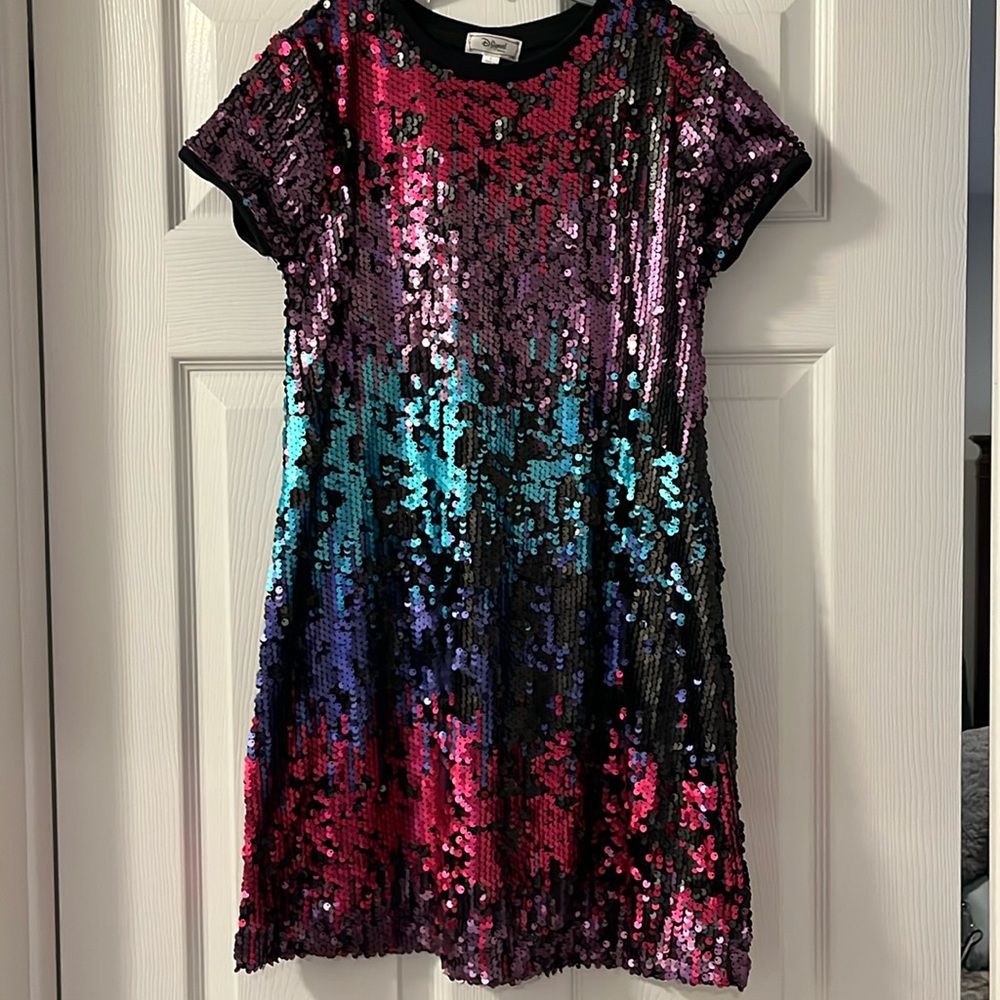 🍎✨ ❤️Disney Descendants dress with reversible sequins